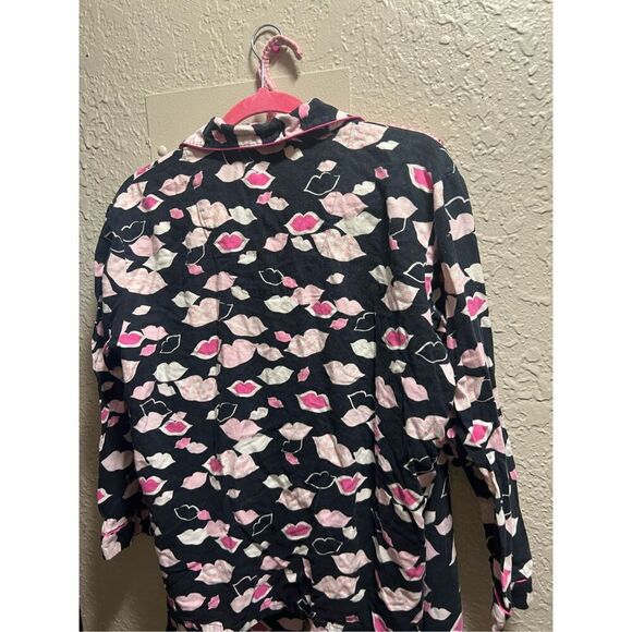 Victoria’s Secret Black With Pink Lips Pajama Set Woman’s Size Small - Picture 13 of 14